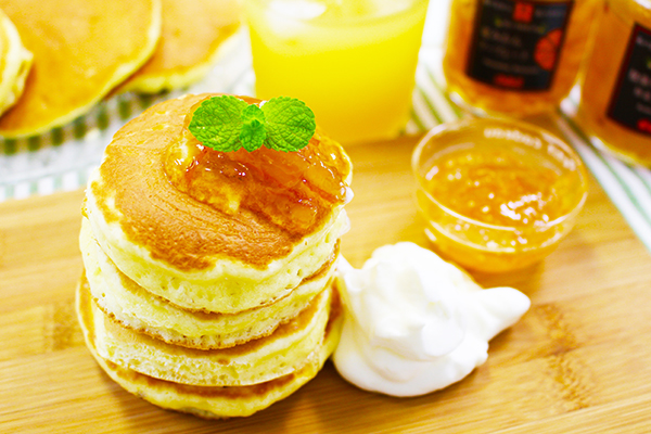 Fluffy soft pancake with Natsumikan marmalade